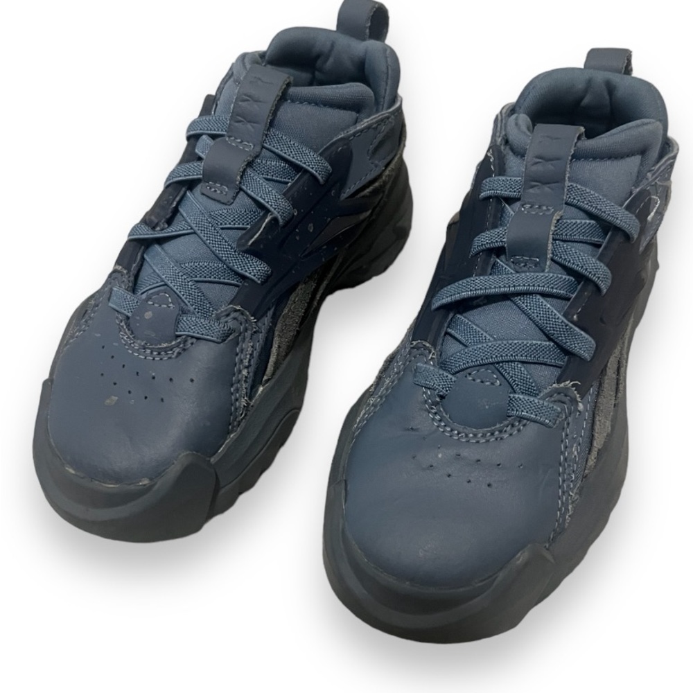 Reebok Unisex-Child Cardi B Club C V2 Sneaker size 10 C